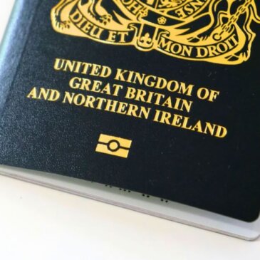 Taxele pentru pașapoartele britanice vor crește în curând cu peste 7%.