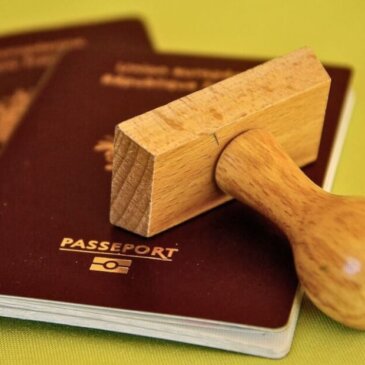 Un site lansează o petiție pentru modificarea pașapoartelor britanice pentru a evita confuziile de călătorie post-Brexit