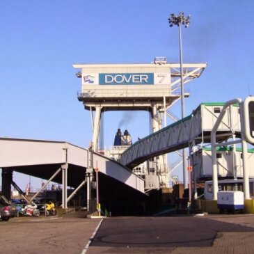Portul Dover instalează chioșcuri EES pentru pasagerii din autocare și tablete pentru mașini